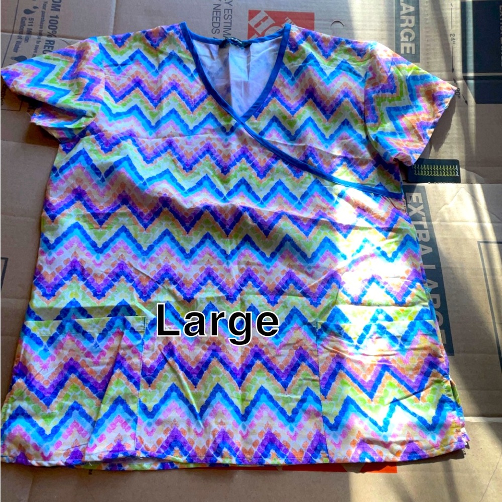 Multicolor scrub top